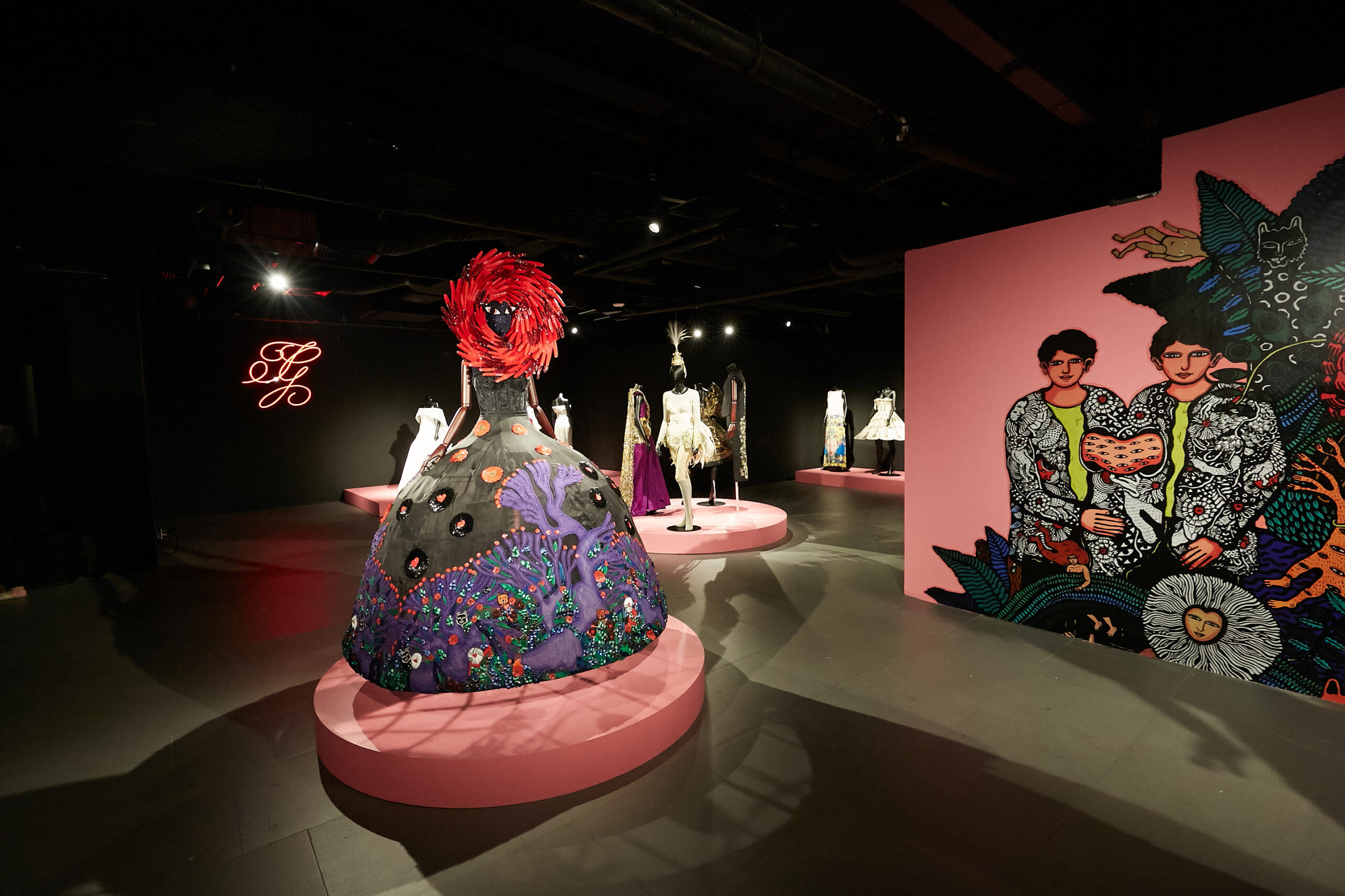 Tube Gallery celebrates its 20th anniversary with a fashion exhibition