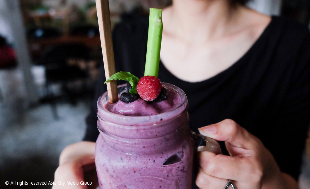 Bangkok vegan restaurant ditches plastic straws for morning glory stems