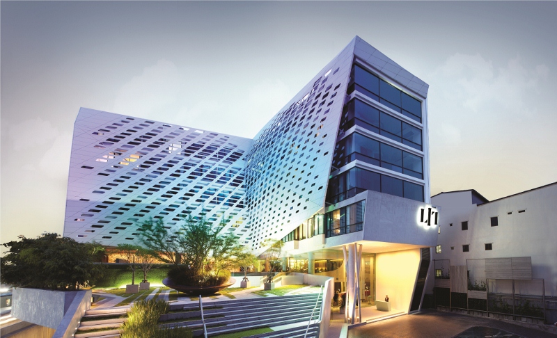 Vaslab’s new design hotel Lit opens near MBK