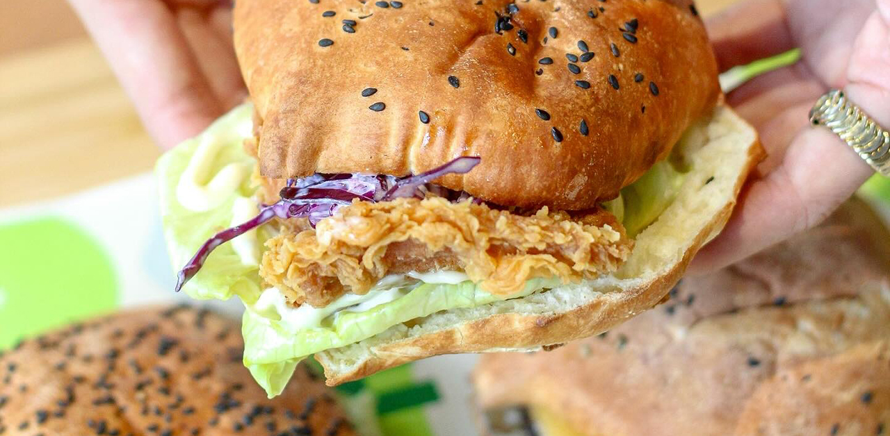 Lele Burger brings cheap, unique burgers to Phra Khanong
