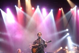 Rufus Wainwright fans—get set for a March show