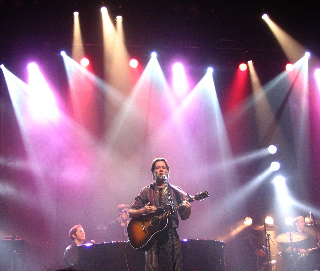 Rufus Wainwright fans—get set for a March show