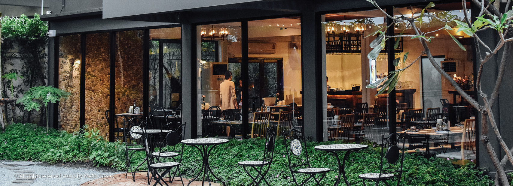 Your guide to an Ari bar crawl