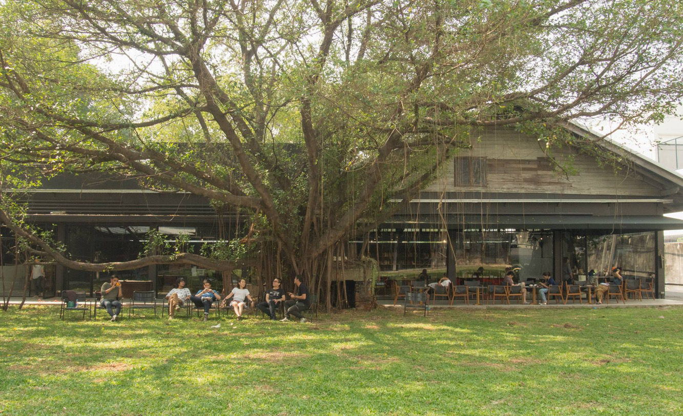 Candide Books & Cafe