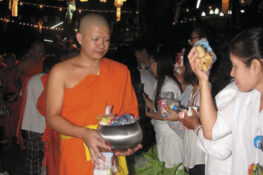 Phrae’s ‘Fuen Heed Hoi Peng Pood’ Alms-Giving Festival Returns on August 20