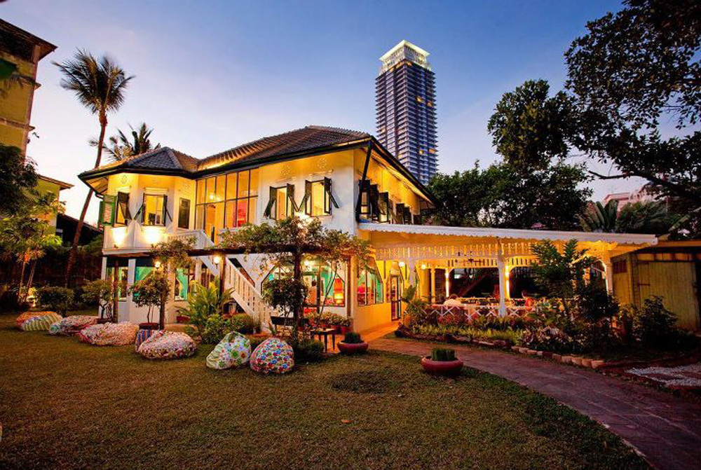 New Thai Restaurant Issaya Siamese Club by Chef Ian Now Open