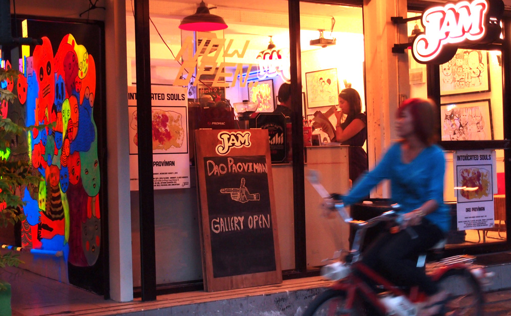 These Bangkok dive bars are bursting with character