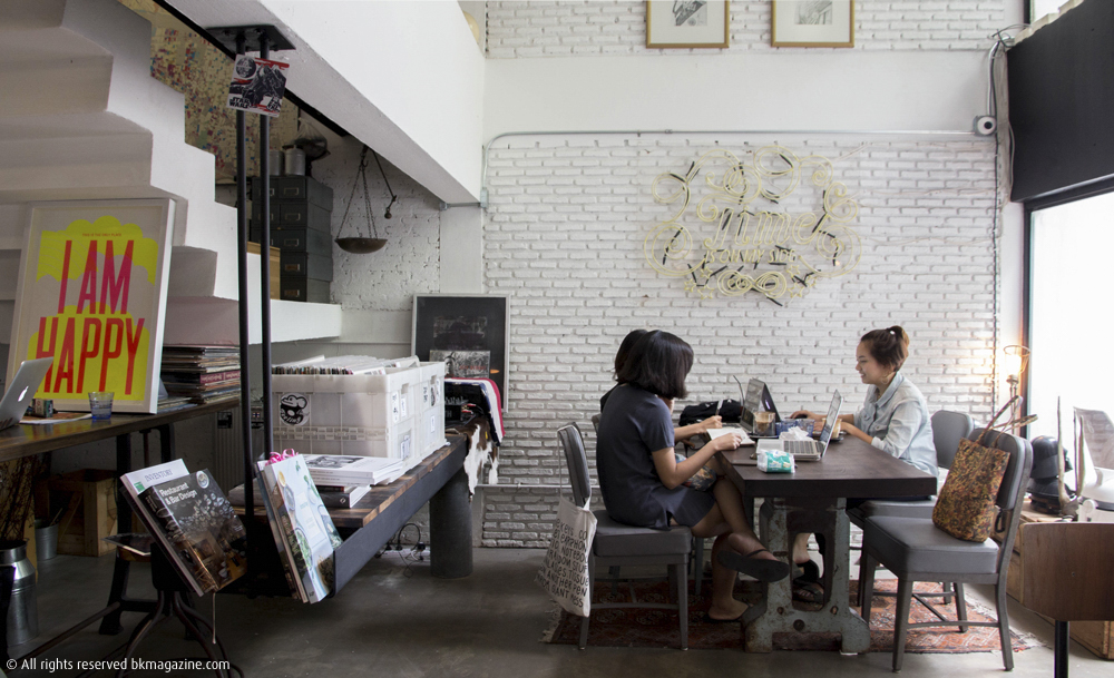 Hello Strangers Cafe