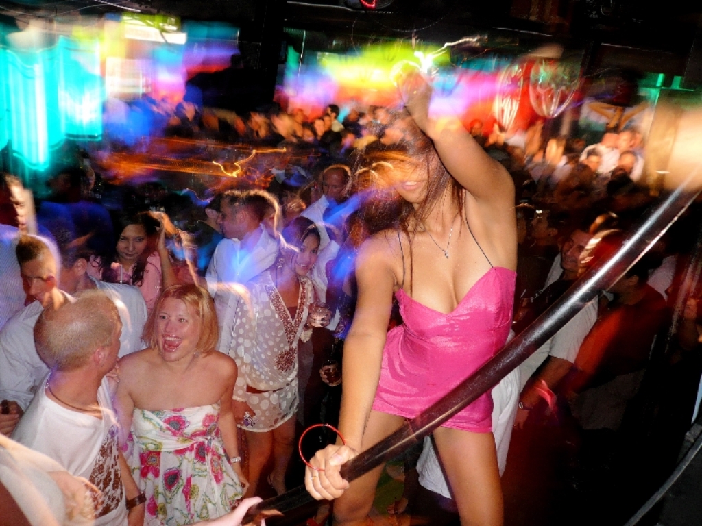 This photo exhibition looks back at the halcyon days of Soi 11’s party scene