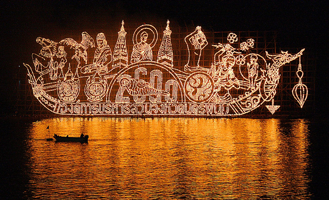 Lai Ruea Fai, The Most Magical Festival in Nakhon Pathom