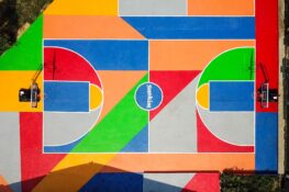 Graffiti artist transforms part of Klong Toey into a multicolored basketball court