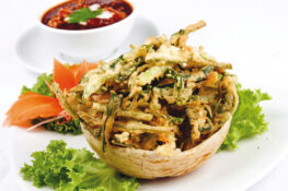 Venice Vanich offers international buffet and Thai specialties