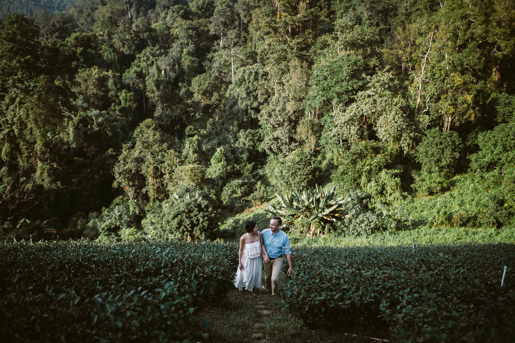 There’s an easy way to get those Kinfolk-like pre-wedding photos