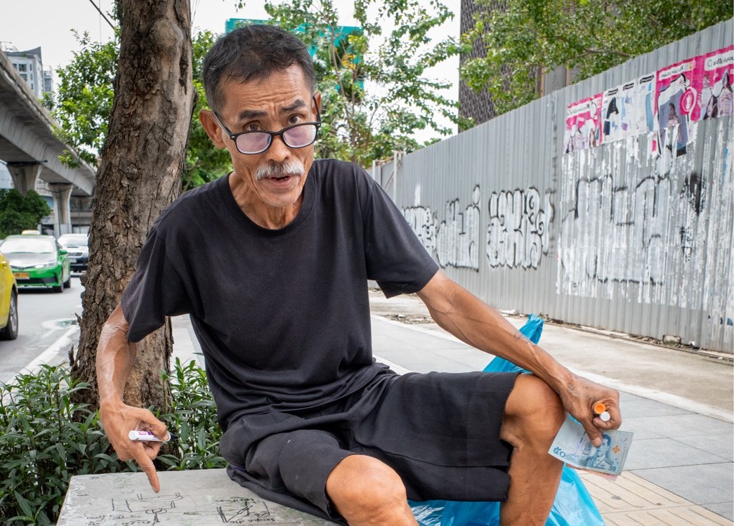 Homeless artist who etched Bangkok with metaphysical murals dies at 62